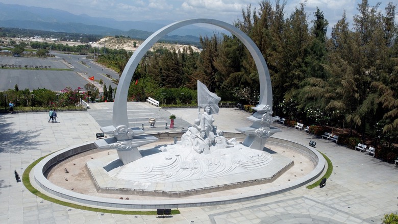 Sắc xanh nơi &ldquo;những người nằm lại ph&iacute;a ch&acirc;n trời&rdquo;- Ảnh 3.