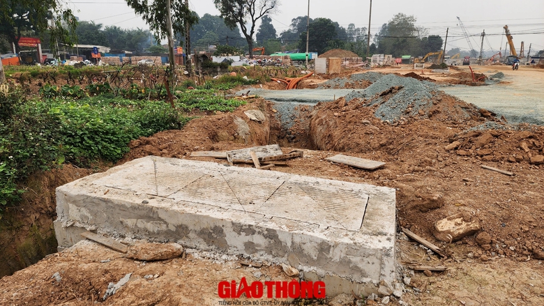 H&agrave; Nội: Nhiều dấu hiệu thi c&ocirc;ng ẩu ở dự &aacute;n đường trăm tỷ- Ảnh 8.