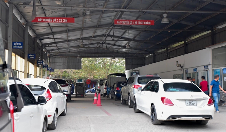 Nguy cơ &ugrave;n tắc trung t&acirc;m đăng kiểm, H&agrave; Nội th&aacute;o gỡ thế n&agrave;o?- Ảnh 1.