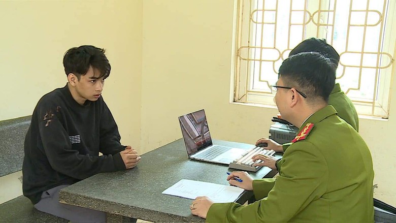 Hai nghi phạm trong vụ cướp 1 tỷ đồng ở Vĩnh Phúc khai gì?- Ảnh 2. Hai nghi phạm trong vụ cướp 1 tỷ đồng ở Vĩnh Phúc khai gì?- Ảnh 2.