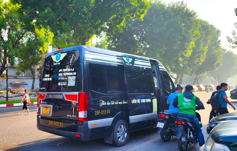 Bộ GTVT yêu cầu chống thất thu thuế từ xe hợp đồng trá hình- Ảnh 1. Bộ GTVT yêu cầu chống thất thu thuế từ xe hợp đồng trá hình- Ảnh 1.