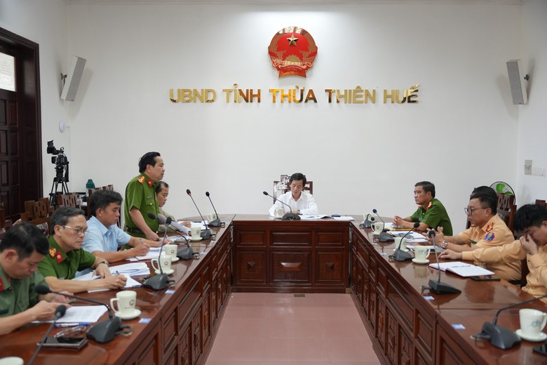 Khởi tố vụ &aacute;n, điều tra nguy&ecirc;n nh&acirc;n vụ tai nạn 2 người chết tr&ecirc;n cao tốc Cam Lộ - La Sơn- Ảnh 1.