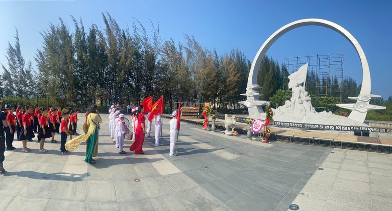 Sắc xanh nơi &ldquo;những người nằm lại ph&iacute;a ch&acirc;n trời&rdquo;- Ảnh 4.