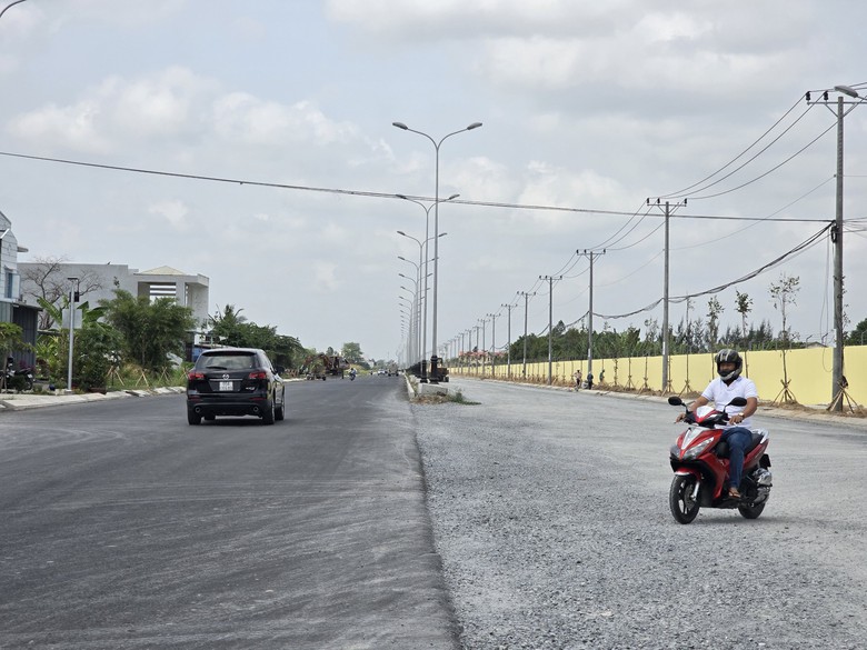 Đường vành đai sân bay Cần Thơ sẽ thông xe trước 30/4?- Ảnh 4. Đường vành đai sân bay Cần Thơ sẽ thông xe trước 30/4?- Ảnh 4.