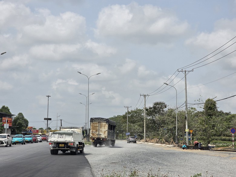 Đường vành đai sân bay Cần Thơ sẽ thông xe trước 30/4?- Ảnh 9. Đường vành đai sân bay Cần Thơ sẽ thông xe trước 30/4?- Ảnh 9.