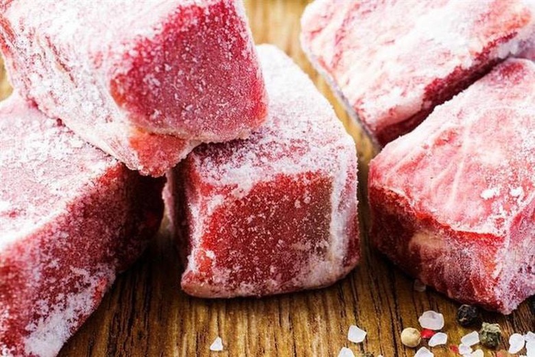 Đầu bếp khách sạn chỉ mẹo rã đông, sau 5 phút miếng thịt trông như mới mua- Ảnh 1. Đầu bếp khách sạn chỉ mẹo rã đông, sau 5 phút miếng thịt trông như mới mua- Ảnh 1.