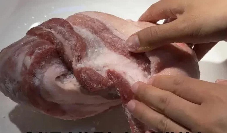 Đầu bếp khách sạn chỉ mẹo rã đông, sau 5 phút miếng thịt trông như mới mua- Ảnh 3. Đầu bếp khách sạn chỉ mẹo rã đông, sau 5 phút miếng thịt trông như mới mua- Ảnh 3.