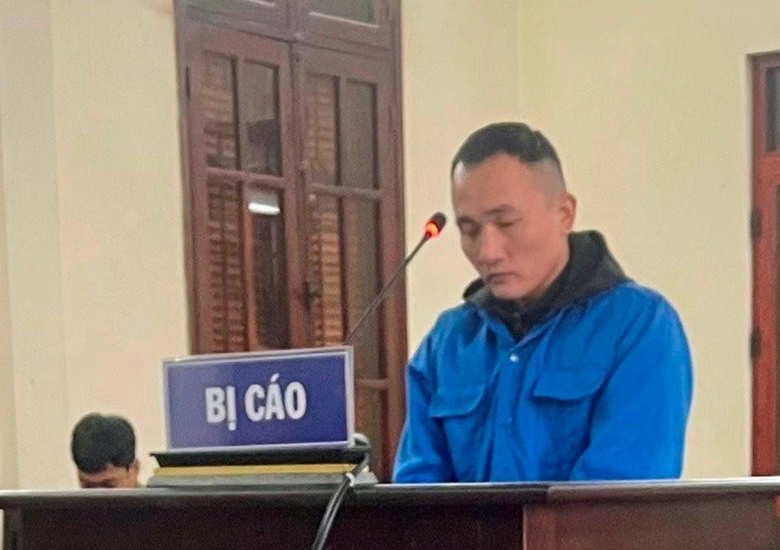 Đi t&ugrave; chỉ v&igrave; ăn cắp vặt đ&ocirc;i d&eacute;p, con g&agrave;- Ảnh 1.