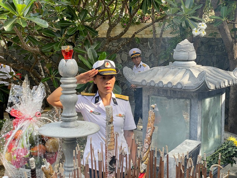 D&acirc;ng hương tưởng niệm 64 liệt sỹ Gạc Ma- Ảnh 6.