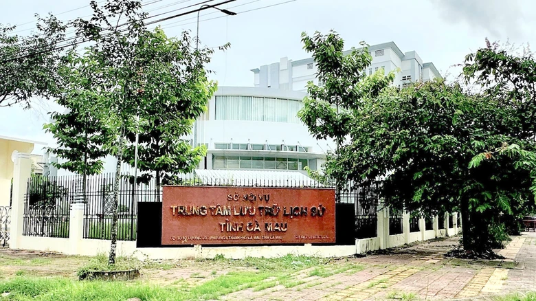 V&igrave; sao Ph&oacute; gi&aacute;m đốc Trung t&acirc;m Lưu trữ lịch sử C&agrave; Mau r&uacute;t đơn xin nghỉ?- Ảnh 1.