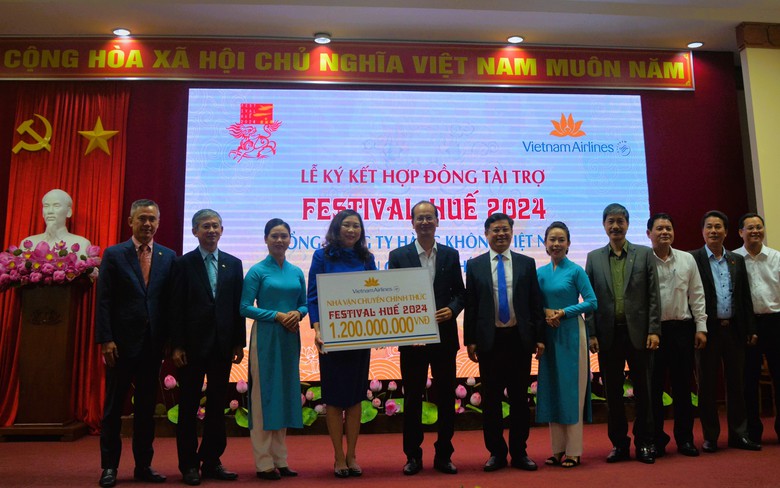 Vietnam Airlines tiếp tục l&agrave; nh&agrave; vận chuyển ch&iacute;nh thức của Festival Huế 2024- Ảnh 1.