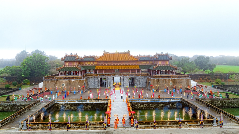 Vietnam Airlines tiếp tục l&agrave; nh&agrave; vận chuyển ch&iacute;nh thức của Festival Huế 2024- Ảnh 3.