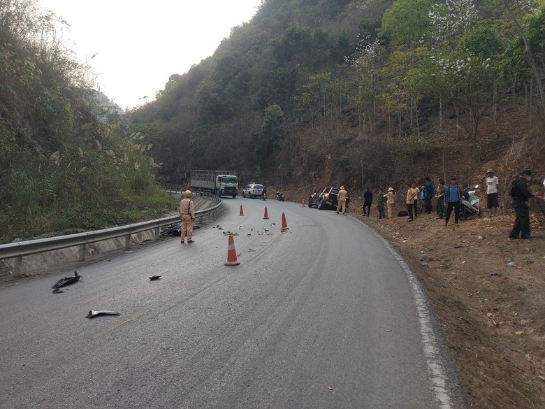 Tai nạn tr&ecirc;n quốc lộ 6, hai thiếu ni&ecirc;n 15 tuổi bị thương nặng- Ảnh 1.