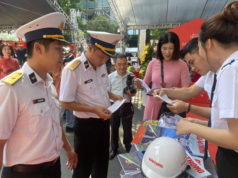 Hội B&aacute;o to&agrave;n quốc 2024 tại TP.HCM: Ng&agrave;y hội của nh&agrave; b&aacute;o v&agrave; bạn đọc- Ảnh 1.