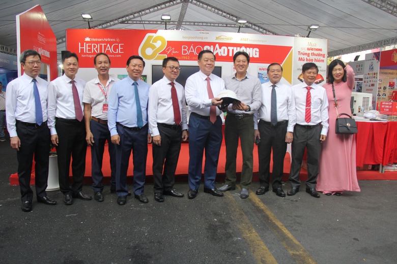 Hội B&aacute;o to&agrave;n quốc 2024 tại TP.HCM: Ng&agrave;y hội của nh&agrave; b&aacute;o v&agrave; bạn đọc- Ảnh 4.