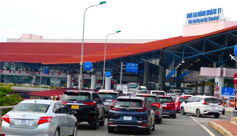 Bộ GTVT th&uacute;c tiến độ thu ph&iacute; kh&ocirc;ng dừng tại s&acirc;n bay- Ảnh 1.