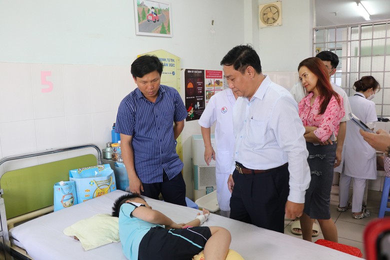 Đ&igrave;nh chỉ qu&aacute;n cơm g&agrave; ở Kh&aacute;nh H&ograve;a nghi g&acirc;y ngộ độc cho h&agrave;ng trăm người- Ảnh 1.