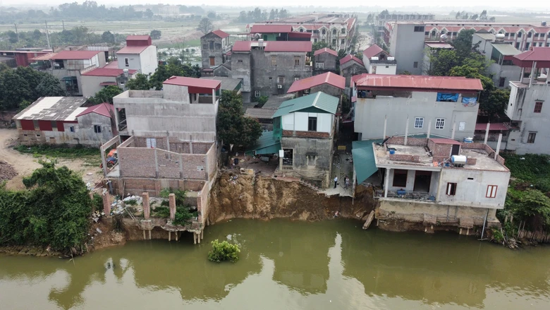 Bắc Ninh: Di dời khẩn cấp 7 hộ d&acirc;n v&igrave; sạt lở gần 1km bờ s&ocirc;ng Cầu- Ảnh 1.