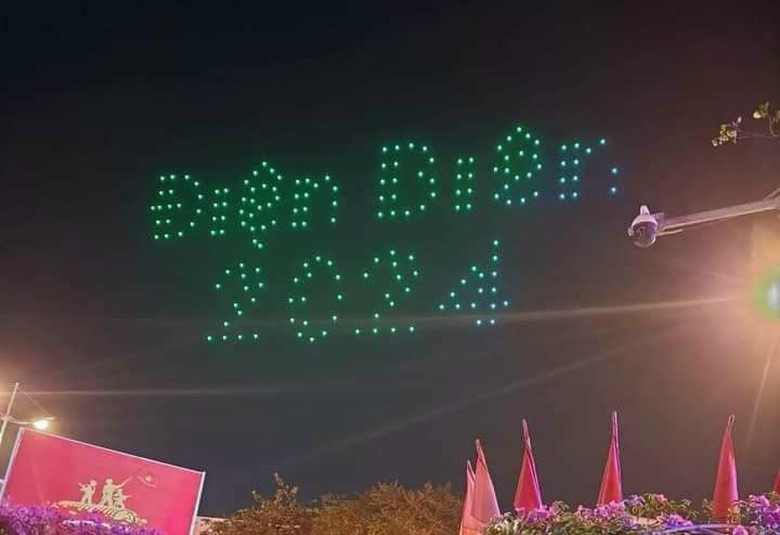 H&agrave;ng ngh&igrave;n người chen ch&acirc;n xem khai mạc lễ hội hoa ban ở Điện Bi&ecirc;n- Ảnh 18.