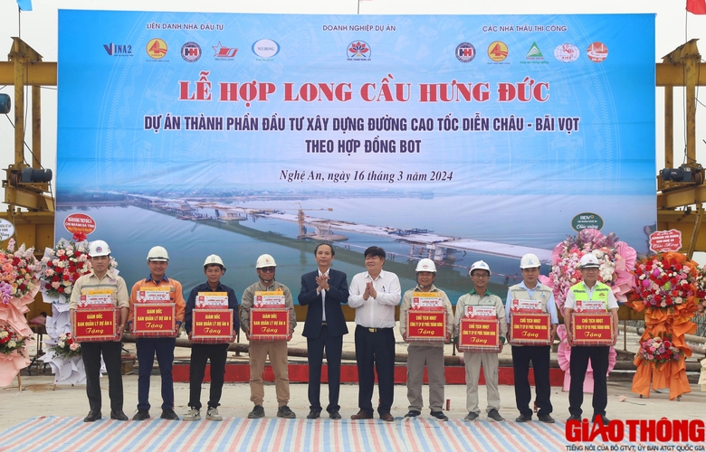 Hợp long cầu vượt s&ocirc;ng d&agrave;i nhất cao tốc Bắc - Nam- Ảnh 4.