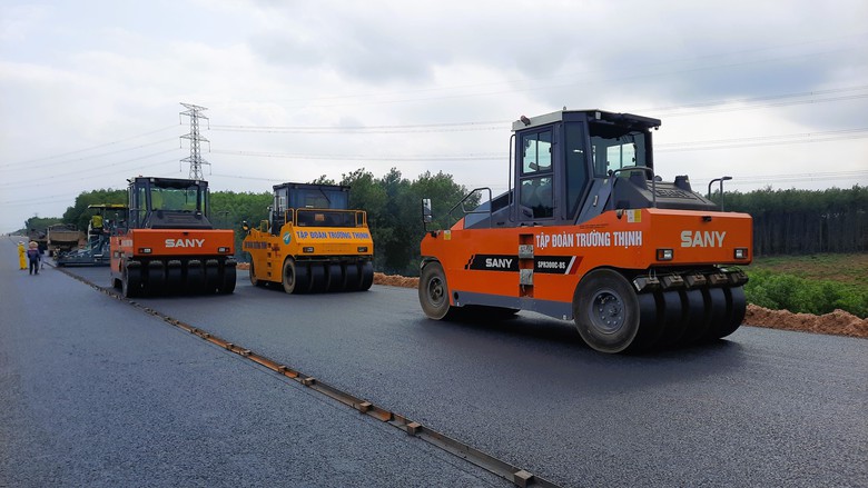 Cao tốc Vạn Ninh - Cam Lộ: Mỏ đất chưa giao, mặt bằng vẫn vướng- Ảnh 5. Cao tốc Vạn Ninh - Cam Lộ: Mỏ đất chưa giao, mặt bằng vẫn vướng- Ảnh 5.