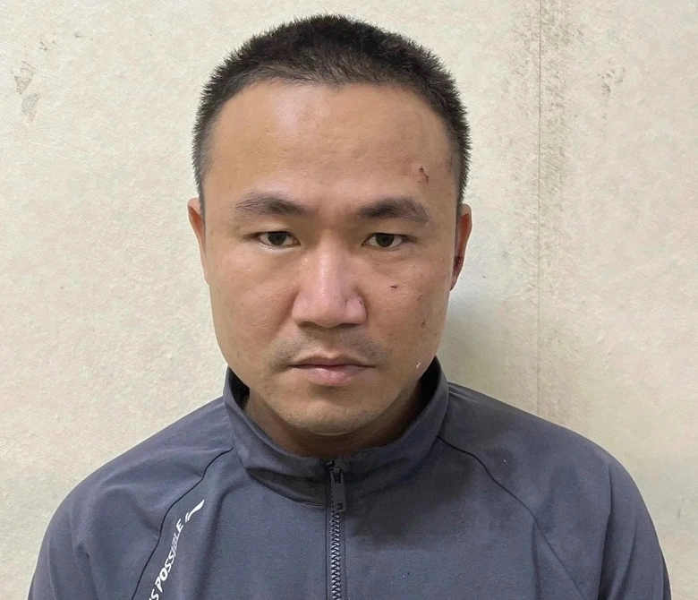 T&agrave;i xế &ocirc; t&ocirc; chạy trốn cảnh s&aacute;t, t&ocirc;ng nhiều phương tiện ở H&agrave; Nội khai g&igrave;?- Ảnh 1.