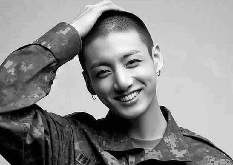 Jungkook bất ngờ chia sẻ về cuộc sống qu&acirc;n ngũ, n&oacute;i rất nhớ fan h&acirc;m mộ- Ảnh 4.