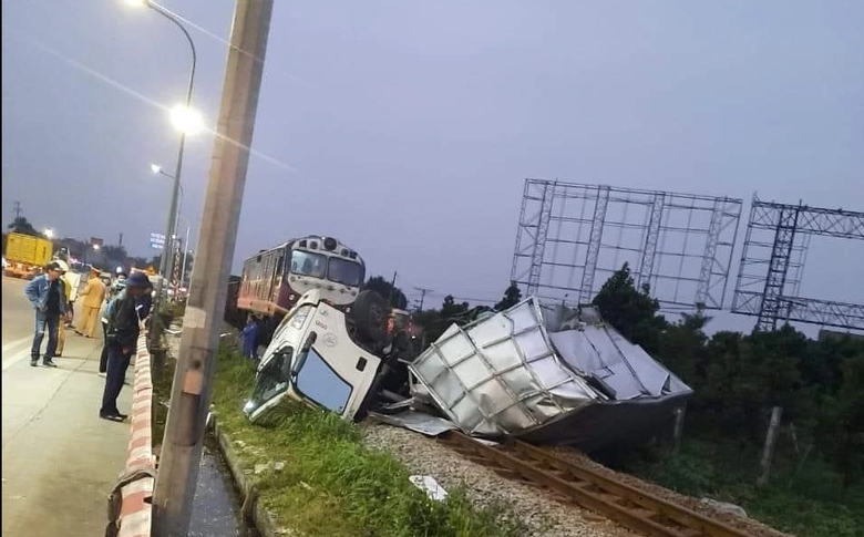 X&oacute;a lối đi tự mở qua đường sắt: Kh&ocirc;ng thể v&igrave; sự 