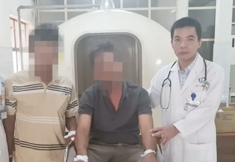 Cứu sống hai người đ&agrave;n &ocirc;ng b&aacute;n v&eacute; số bị ngộ độc kh&iacute; CO do ngủ gần m&aacute;y ph&aacute;t điện- Ảnh 1.