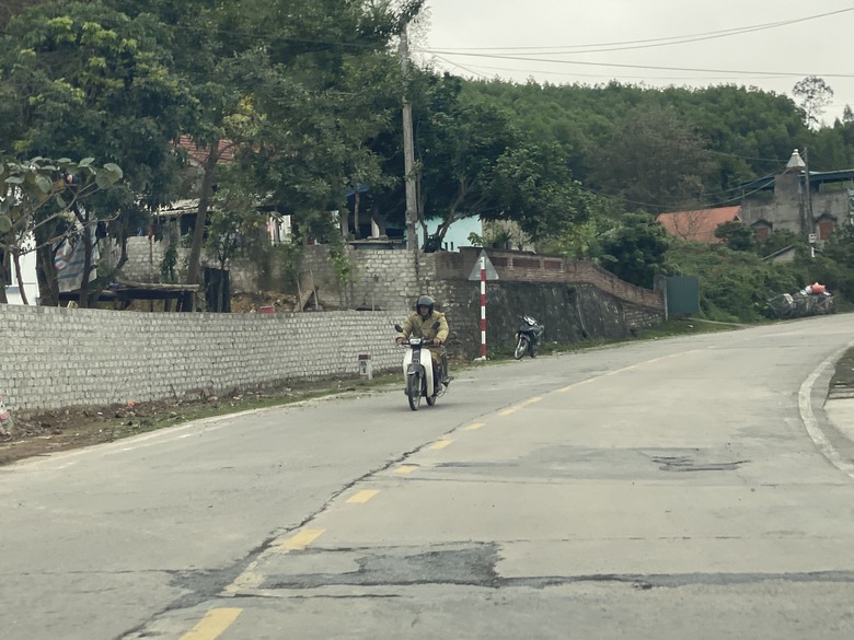 Đ&aacute; lở, đất sạt r&igrave;nh rập đường Ngọa V&acirc;n - Y&ecirc;n Tử: Quảng Ninh xử l&yacute; thế n&agrave;o?- Ảnh 2.