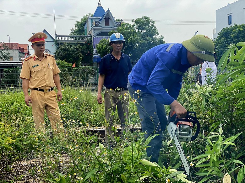 X&oacute;a lối đi tự mở qua đường sắt: Kh&ocirc;ng thể v&igrave; sự 