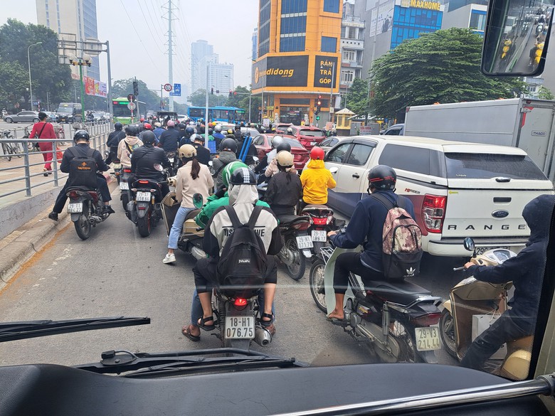 V&igrave; sao H&agrave; Nội chưa khai tử tuyến bu&yacute;t nhanh BRT?- Ảnh 2.
