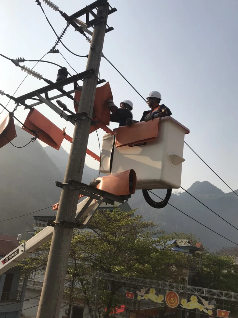 PC H&ograve;a B&igrave;nh hiệu quả từ ứng dụng c&ocirc;ng nghệ sửa chữa điện Hotline- Ảnh 2.