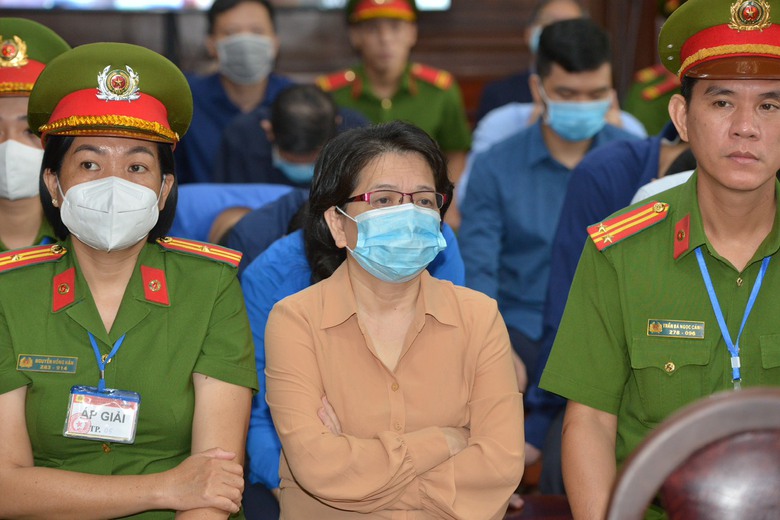 Cựu Cục trưởng Đỗ Thị Nhàn nhận hối lộ 5,2 triệu USD bị đề nghị tù chung thân- Ảnh 1. Cựu Cục trưởng Đỗ Thị Nhàn nhận hối lộ 5,2 triệu USD bị đề nghị tù chung thân- Ảnh 1.