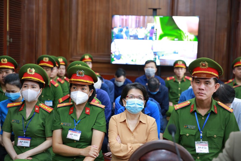 VKSND TP.HCM: Cần loại bỏ vĩnh viễn bị cáo Trương Mỹ Lan và 3 nguyên lãnh đạo SCB- Ảnh 3. VKSND TP.HCM: Cần loại bỏ vĩnh viễn bị cáo Trương Mỹ Lan và 3 nguyên lãnh đạo SCB- Ảnh 3.