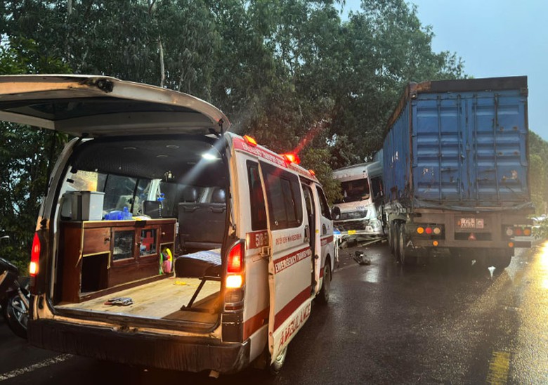 Hiện trường vụ tai nạn thương t&acirc;m.