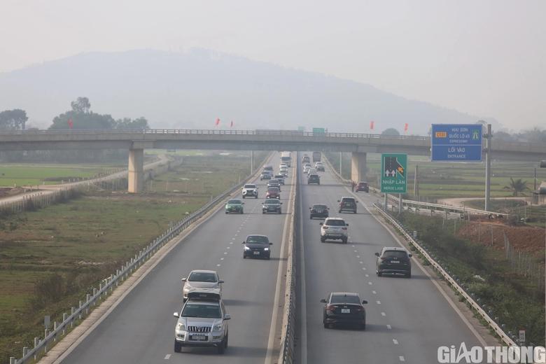 Gặp sự cố tr&ecirc;n tuyến cao tốc mới, l&aacute;i xe phải l&agrave;m g&igrave;?- Ảnh 2.