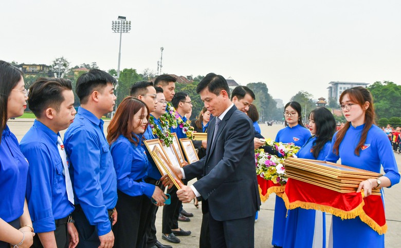 Đảng ủy Bộ GTVT tuy&ecirc;n dương 27 đảng vi&ecirc;n trẻ ti&ecirc;u biểu- Ảnh 2.