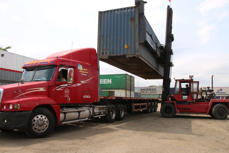 Dỡ bỏ bãi tập kết container trái phép trên đất công ở Đà Nẵng- Ảnh 1. Dỡ bỏ bãi tập kết container trái phép trên đất công ở Đà Nẵng- Ảnh 1.