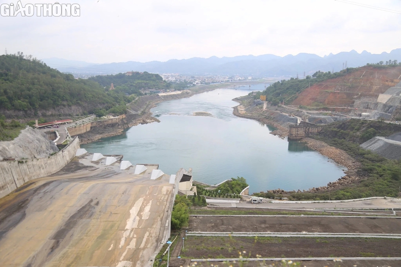 Chưa v&agrave;o m&ugrave;a nắng n&oacute;ng, cung ứng điện đ&atilde; căng thẳng- Ảnh 2.