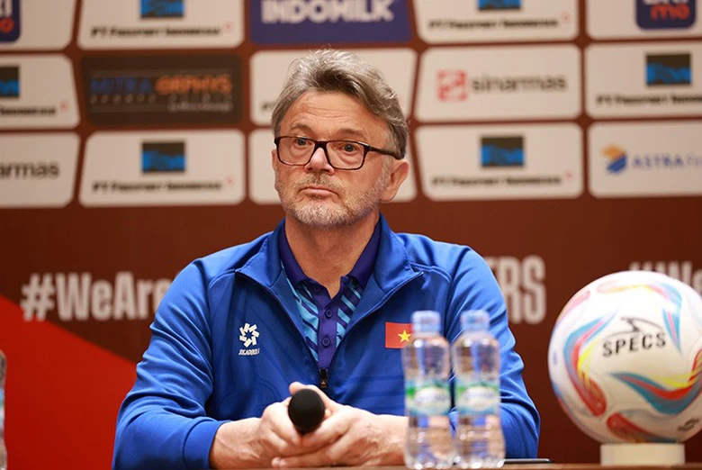 HLV Troussier n&oacute;i g&igrave; trước trận quyết đấu với Indonesia?- Ảnh 1.