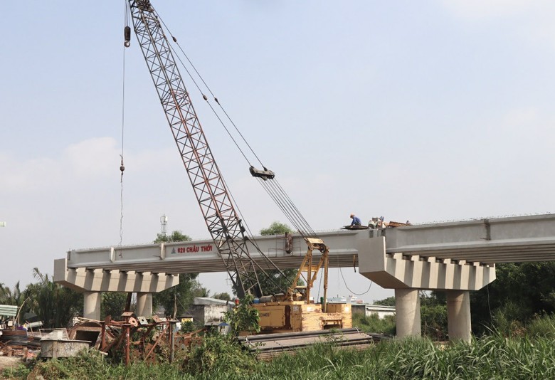 Long An: Sẽ cưỡng chế hộ d&acirc;n kh&ocirc;ng giao mặt bằng l&agrave;m đường kết nối cao tốc - Ảnh 1.