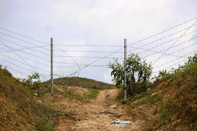 Xử l&yacute; nạn th&aacute;o dỡ r&agrave;o, mở lối tr&aacute;i ph&eacute;p v&agrave;o cao tốc Cam Lộ - La Sơn- Ảnh 4.