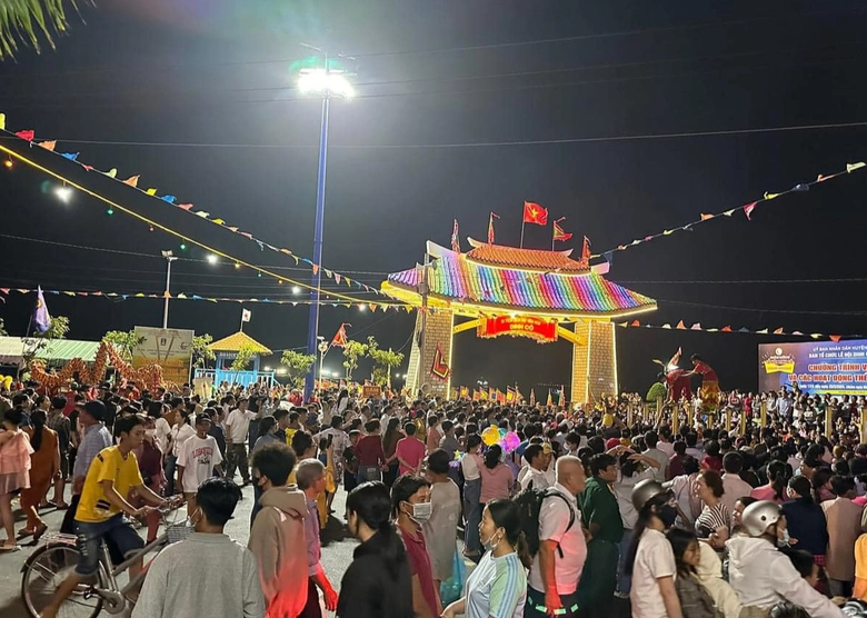 B&agrave; Rịa - Vũng T&agrave;u: Hơn 200.000 lượt du kh&aacute;ch n&ocirc; nức tham dự lễ hội Dinh C&ocirc;- Ảnh 11.