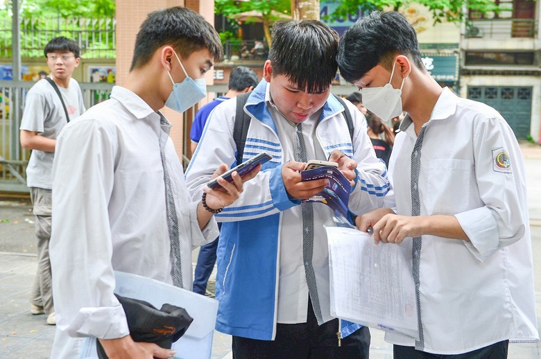 Th&iacute; sinh l&uacute;ng t&uacute;ng chọn ng&agrave;nh, chọn trường, chuy&ecirc;n gia lưu &yacute; điều g&igrave;?- Ảnh 1.