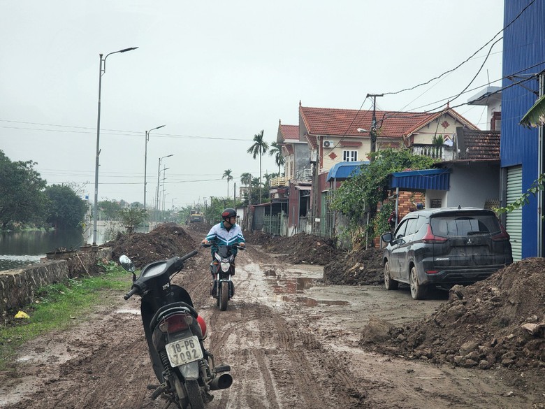 Nam Định: Nh&agrave; thầu thi c&ocirc;ng cẩu thả, người d&acirc;n vất vả đi lại như đi tr&ecirc;n 