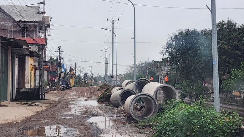 Nam Định: Nh&agrave; thầu thi c&ocirc;ng cẩu thả, người d&acirc;n vất vả đi lại như đi tr&ecirc;n 