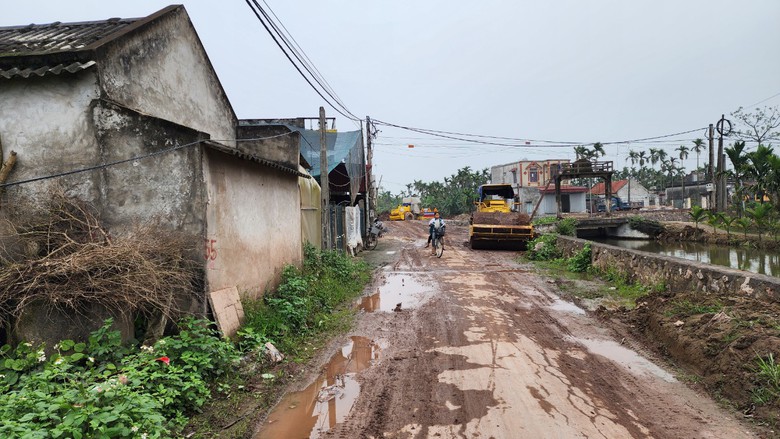 Nam Định: Nh&agrave; thầu thi c&ocirc;ng cẩu thả, người d&acirc;n vất vả đi lại như đi tr&ecirc;n 