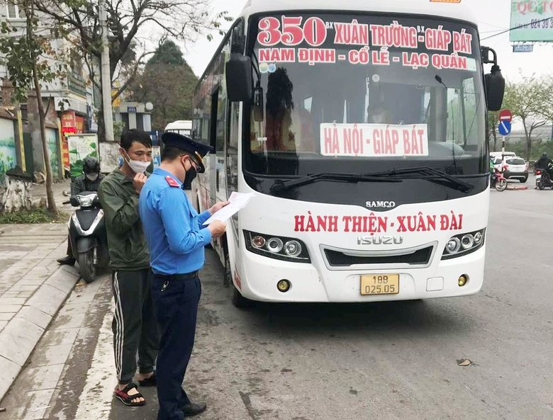 H&agrave; Nội xử l&yacute; hơn 3.000 vi phạm ATGT, phạt tiền hơn 11 tỷ đồng- Ảnh 1.