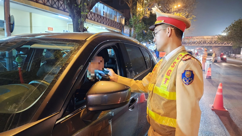 Dính nồng độ cồn, nhiều lái xe biện minh Dính nồng độ cồn, nhiều lái xe biện minh